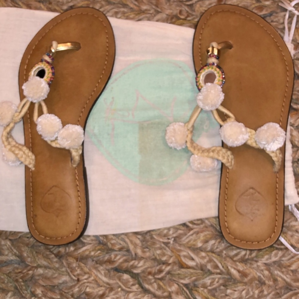 Boutique Pom Pom sandals!👡